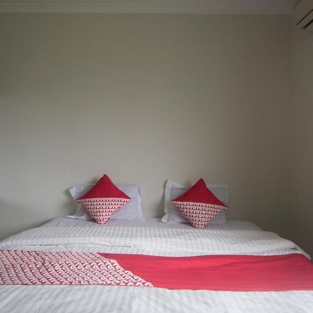 Oyo 3049 Scientia Dormitory Syariah Tangerang Bagian luar foto